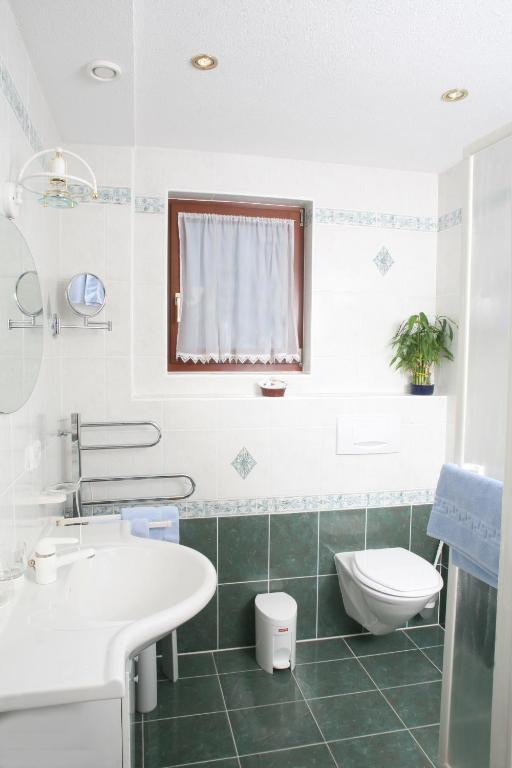 Gaestehaus Ortner Liesing ภายนอก รูปภาพ
