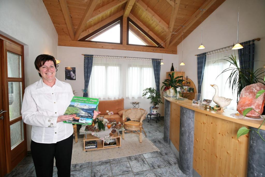 Gaestehaus Ortner Liesing ภายนอก รูปภาพ