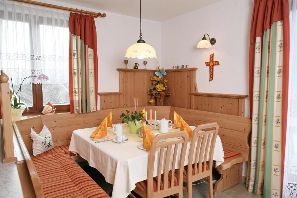 Gaestehaus Ortner Liesing ภายนอก รูปภาพ
